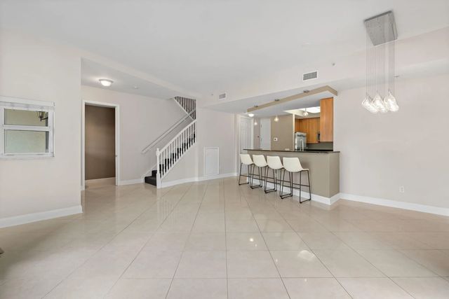 5 of 48 - 2617 Ne 14th Avenue #109, Wilton Manors, FL