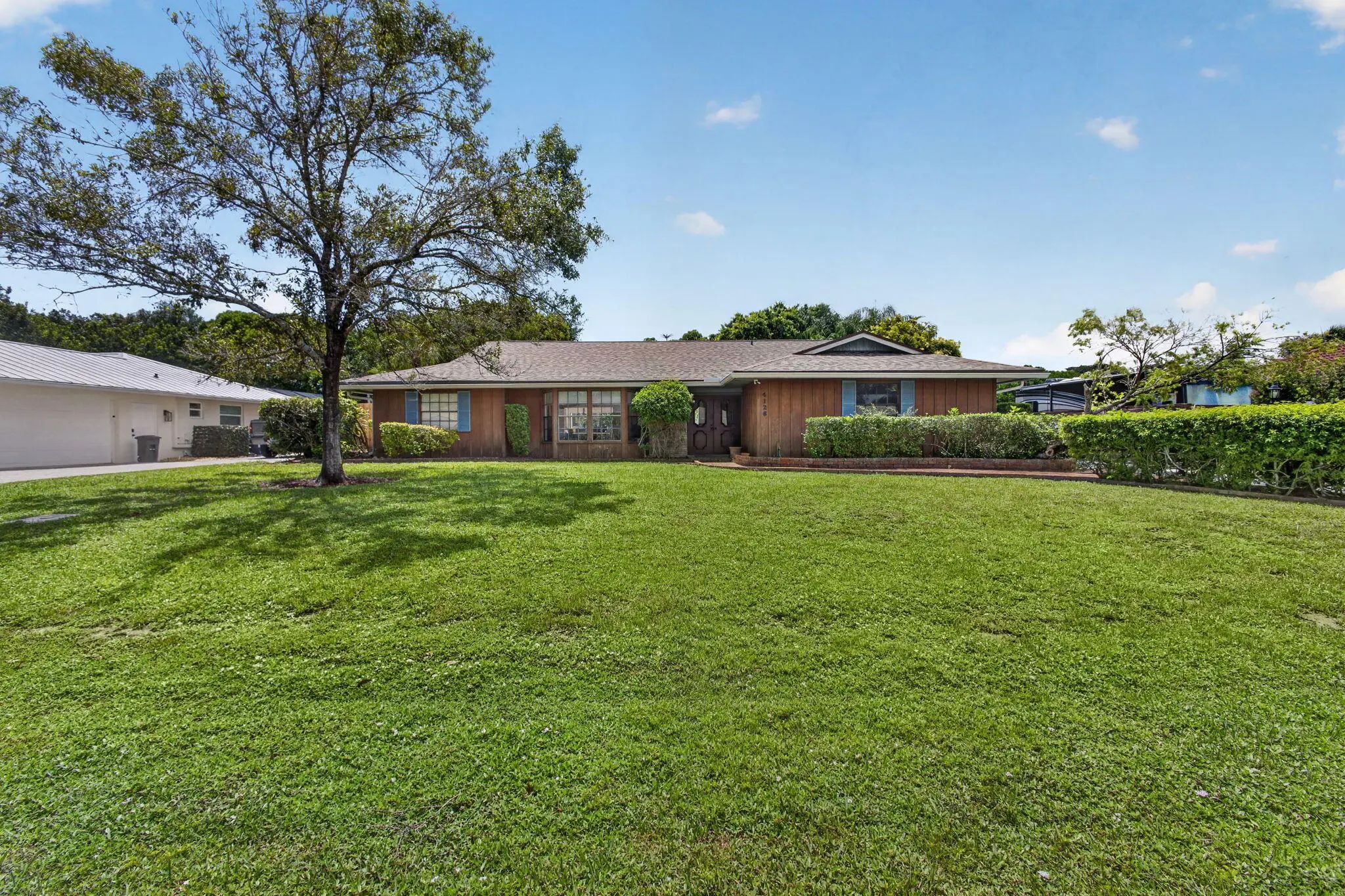 Residential  4126 Hickory Drive 33418 - MLS B26070384
