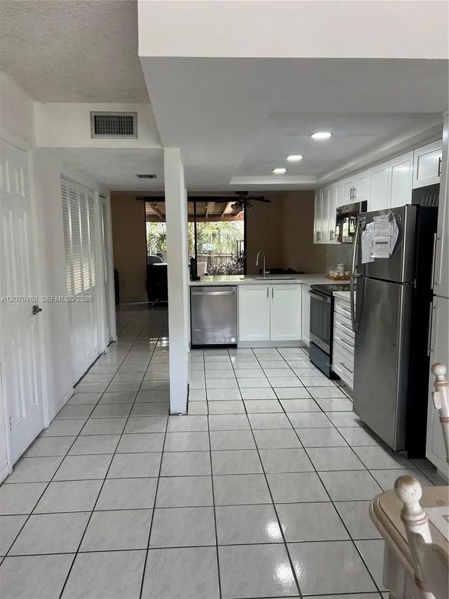 12242 Sw 16th Terrace #102-l, Miami