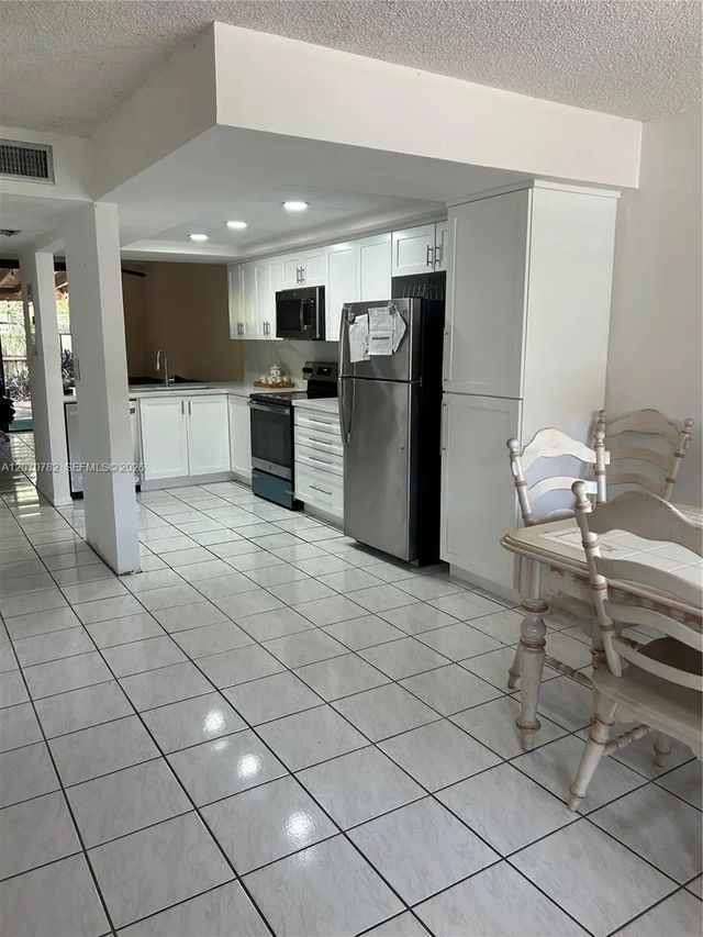 3 of 13 - 12242 Sw 16th Terrace #102-l, Miami, FL