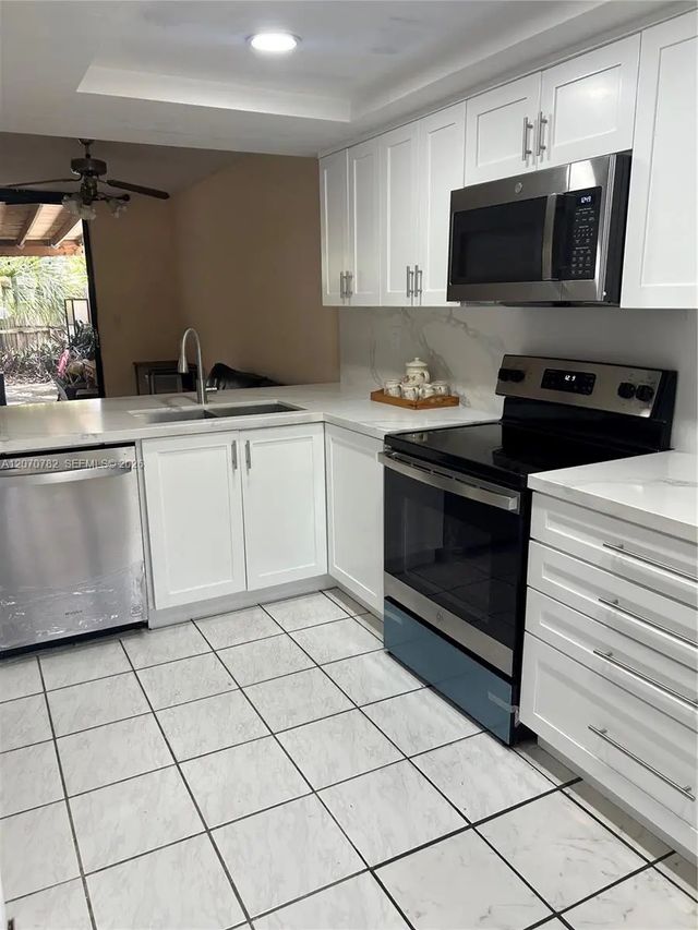4 of 13 - 12242 Sw 16th Terrace #102-l, Miami, FL