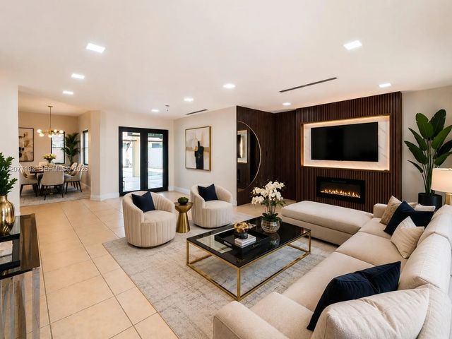 5 of 33 - 8126 Nw 199th Terrace, Hialeah, FL