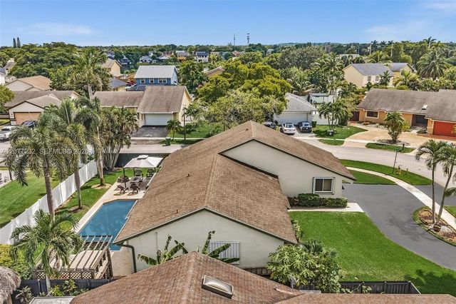4 of 23 - 741 Sw 100th Terrace, Pembroke Pines, FL
