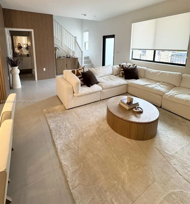2 of 20 - 4867 Nw 84th Avenue, Doral, FL