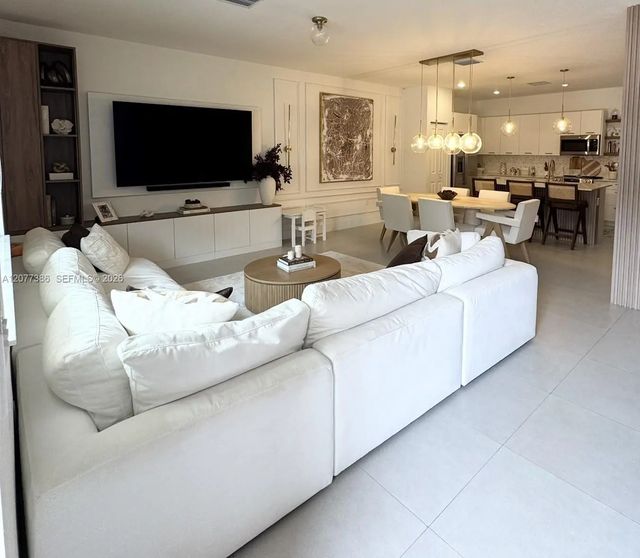 3 of 20 - 4867 Nw 84th Avenue, Doral, FL