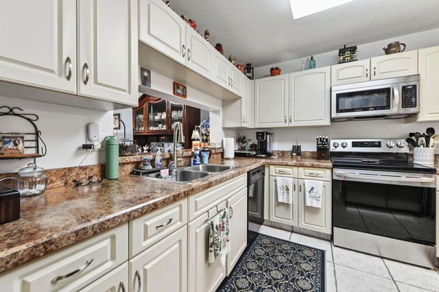 4 of 28 - 4725 Lucerne Lakes Boulevard E #202, Lake Worth, FL