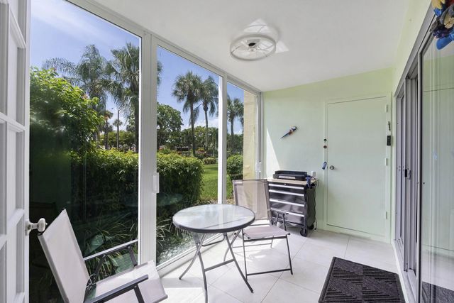 5 of 11 - 3590 Via Poinciana #107, Lake Worth, FL