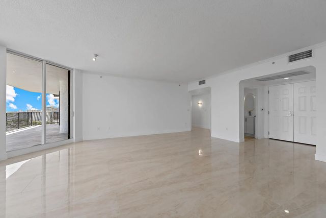 5 of 35 - 100 S Birch Road #1604, Fort Lauderdale, FL