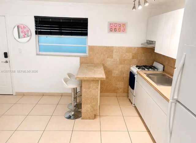 4 of 11 - 528 Meridian Avenue #202a, Miami Beach, FL