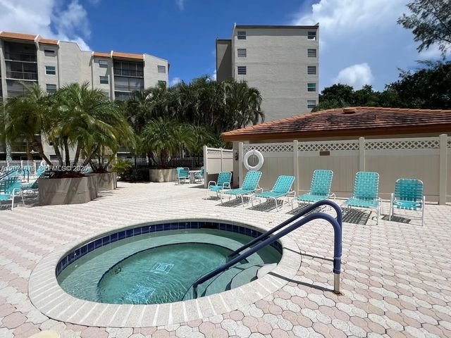 3910 Inverrary Boulevard #603-b, Lauderhill