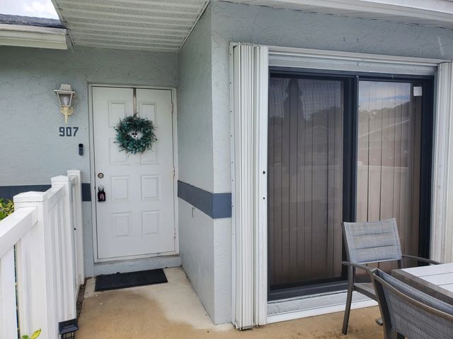 2641 Gately Drive E #907, West Palm Beach