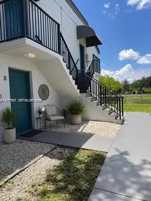 7235 Nw 179th Street #101, Hialeah