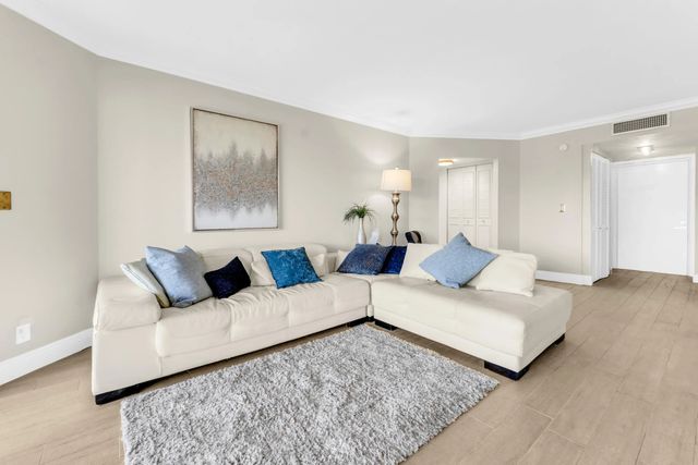 3 of 37 - 3836 Via Poinciana #607, Lake Worth, FL