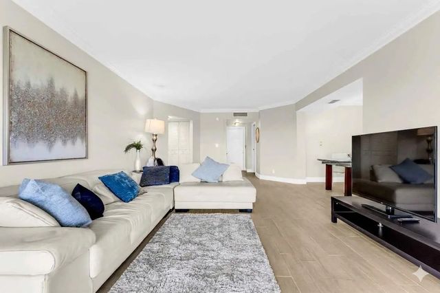 5 of 37 - 3836 Via Poinciana #607, Lake Worth, FL