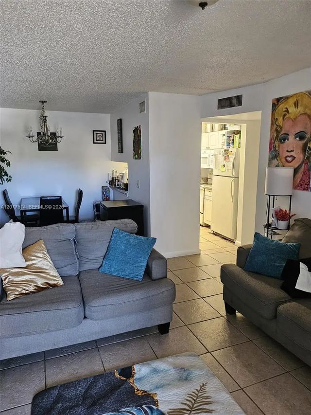 4 of 38 - 1838 Abbey Road #208, West Palm Beach, FL