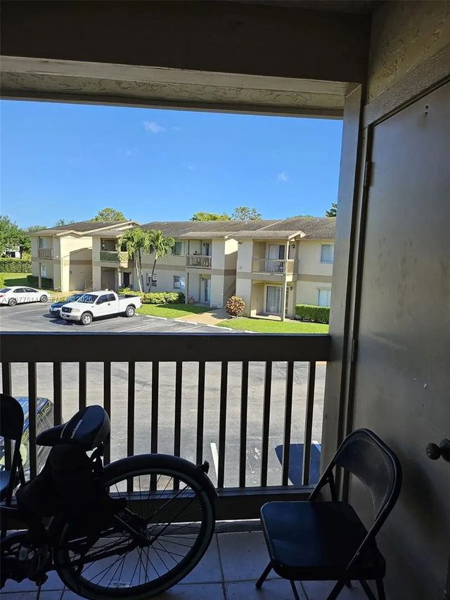 5 of 38 - 1838 Abbey Road #208, West Palm Beach, FL