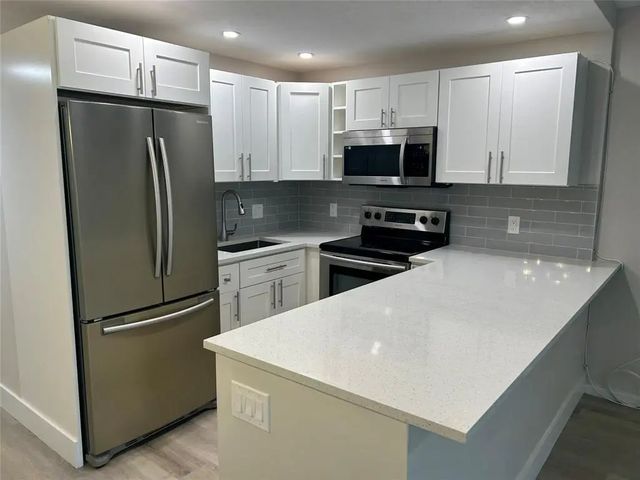 2 of 13 - 423 Markham T #423, Deerfield Beach, FL