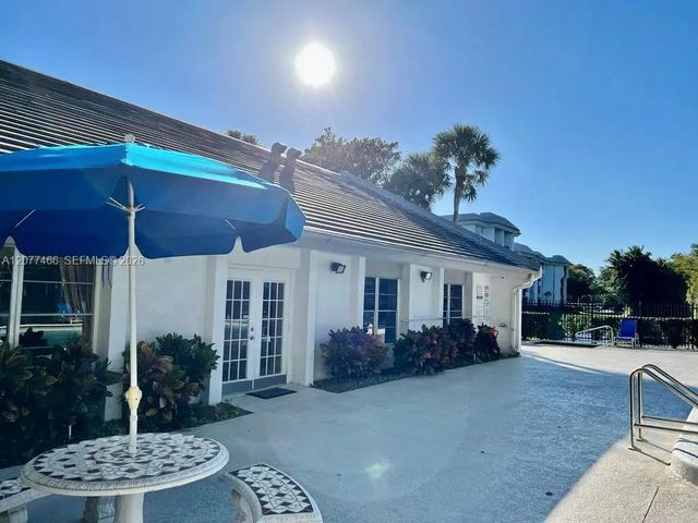 3 of 11 - 721 N Pine Island Road #213, Plantation, FL