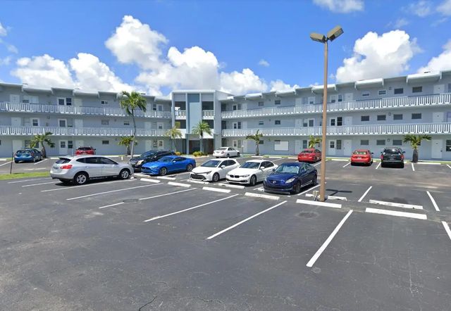 2 of 17 - 2200 Park Lane #107, Hollywood, FL