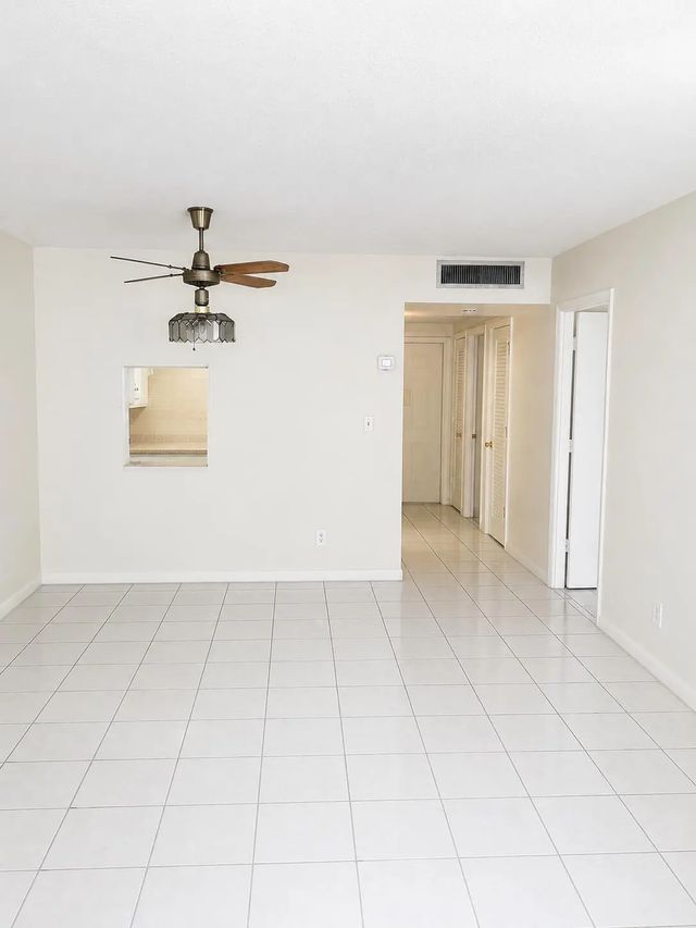 3 of 17 - 2200 Park Lane #107, Hollywood, FL