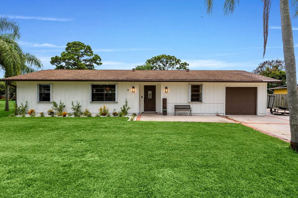 1292 Se Mendavia Avenue, Port St. Lucie
