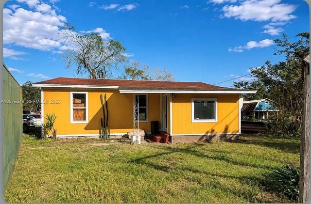 3 of 4 - 398 Cypress Avenue, Pahokee, FL