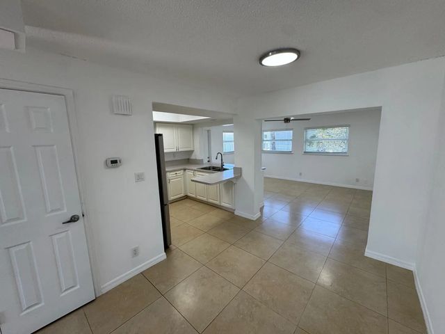 4 of 21 - 4717 Nw 49th Place, Tamarac, FL