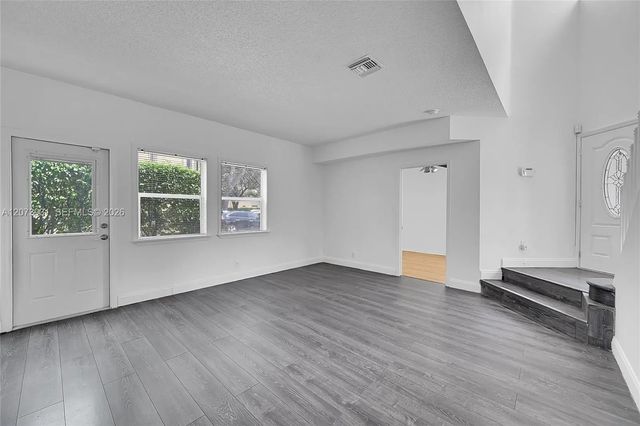 5 of 28 - 11201 Lakeview Drive #48-m, Coral Springs, FL