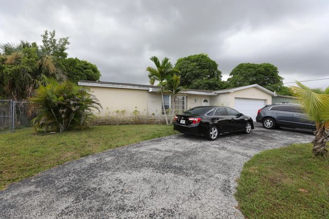 2 of 39 - 3132 Nw 39th Court, Lauderdale Lakes, FL