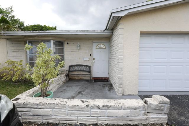 4 of 39 - 3132 Nw 39th Court, Lauderdale Lakes, FL
