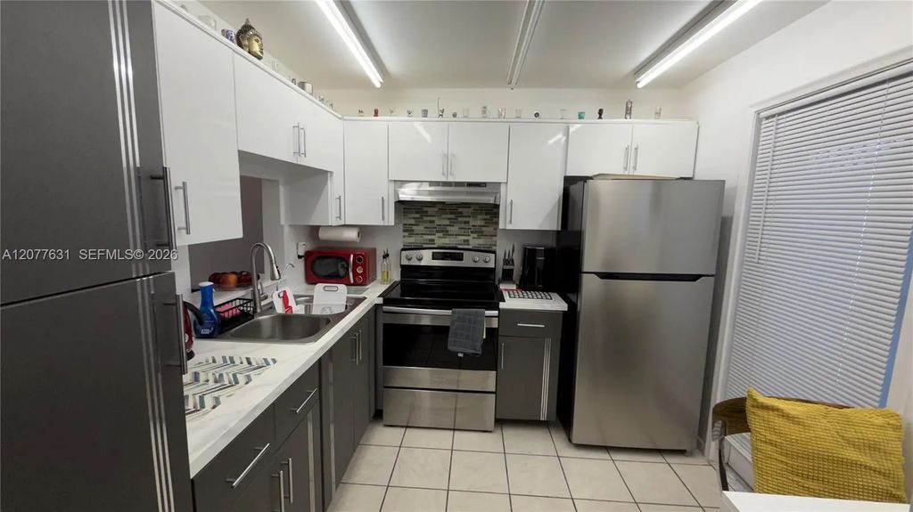 233 Ne 14th Avenue #205, Hallandale Beach