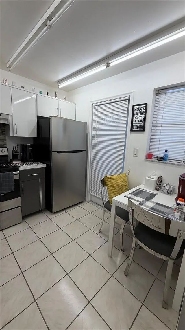 2 of 17 - 233 Ne 14th Avenue #205, Hallandale Beach, FL