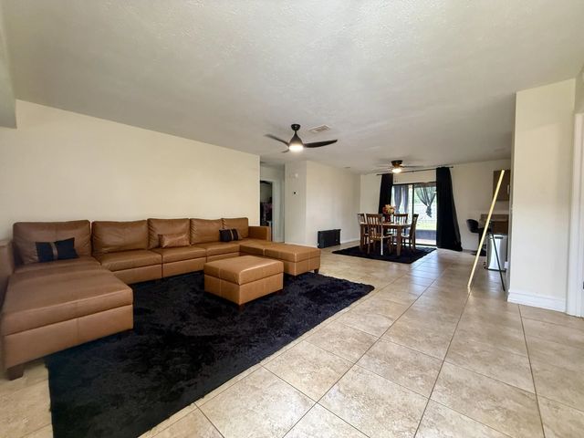 5 of 15 - 603 Sw Todd Avenue, Port St. Lucie, FL