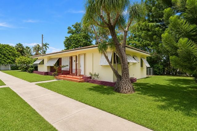 4 of 41 - 425 S 15th Avenue, Hollywood, FL