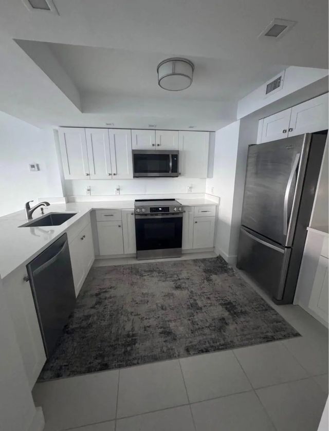 4 of 33 - 3000 E Sunrise Boulevard #17f, Fort Lauderdale, FL