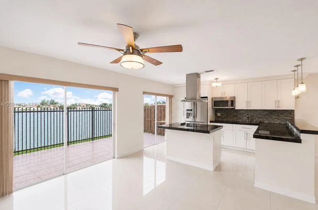 2561 W 60th Place #102-1, Hialeah