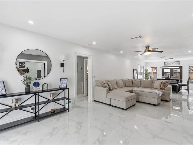 4 of 33 - 2860 Monroe Street, Hollywood, FL