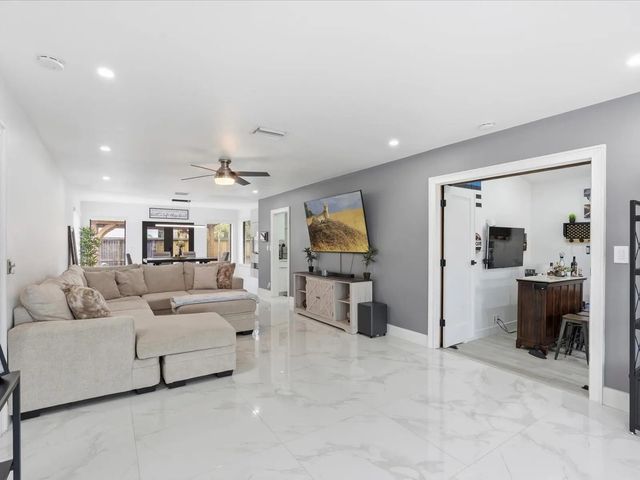 5 of 33 - 2860 Monroe Street, Hollywood, FL
