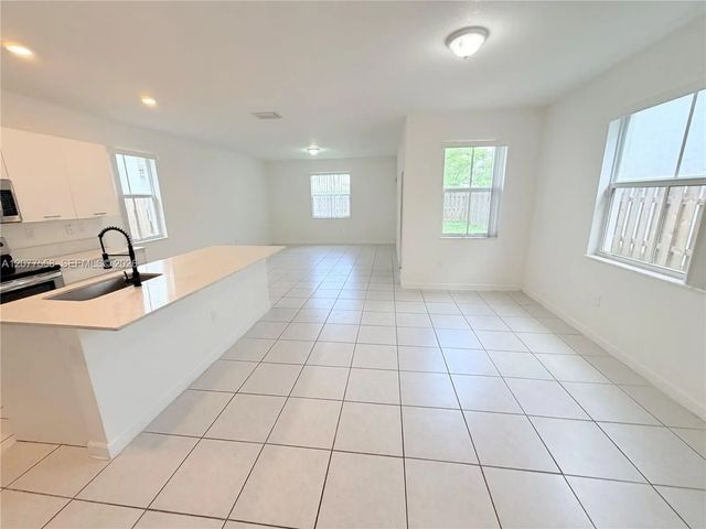 2405 Nw 131st Circle, Miami