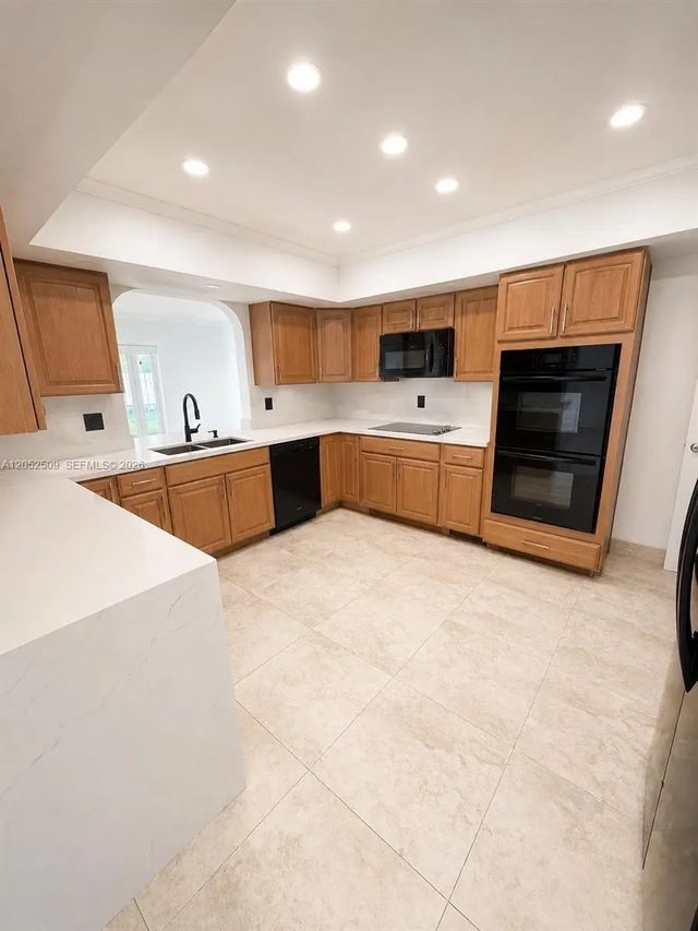 4 of 17 - 3710 N 54th Avenue, Hollywood, FL