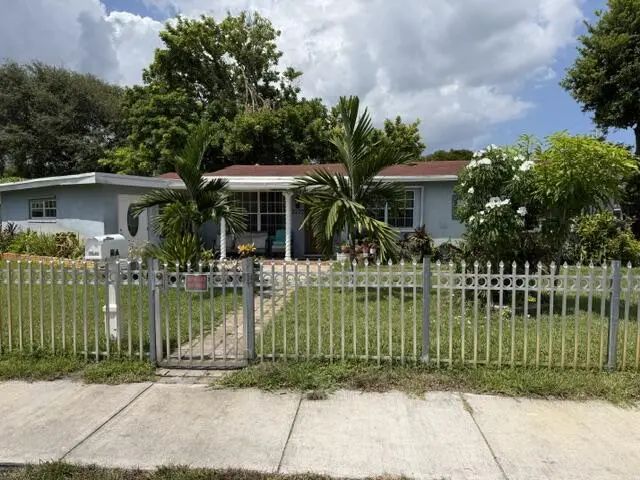 2227 Wiley Court, Hollywood
