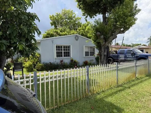 2 of 8 - 2227 Wiley Court, Hollywood, FL