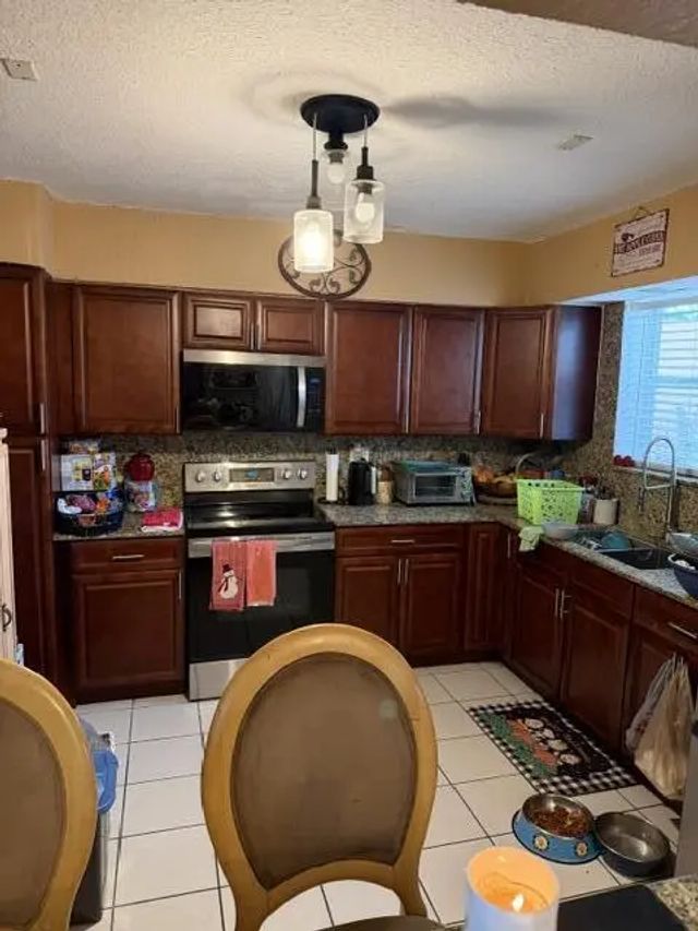 5 of 8 - 2227 Wiley Court, Hollywood, FL