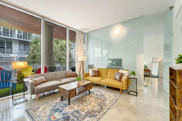 250 Nw 24th Street #2b, Miami