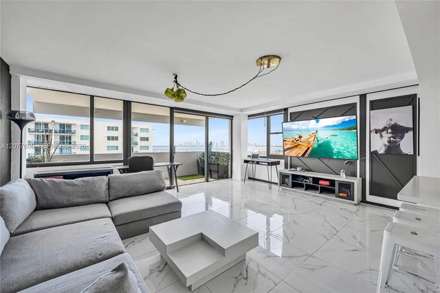 7545 E Treasure Drive #9a, North Bay Village