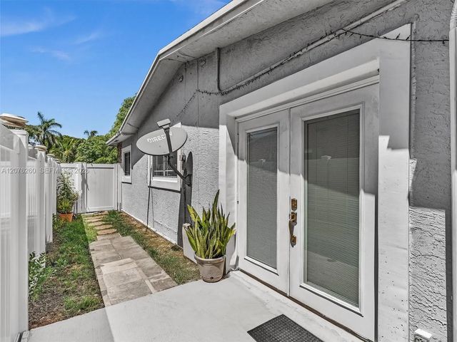 4 of 41 - 6520 Sw 7th Court, North Lauderdale, FL