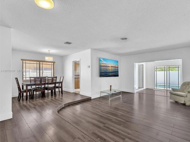 5 of 41 - 6520 Sw 7th Court, North Lauderdale, FL