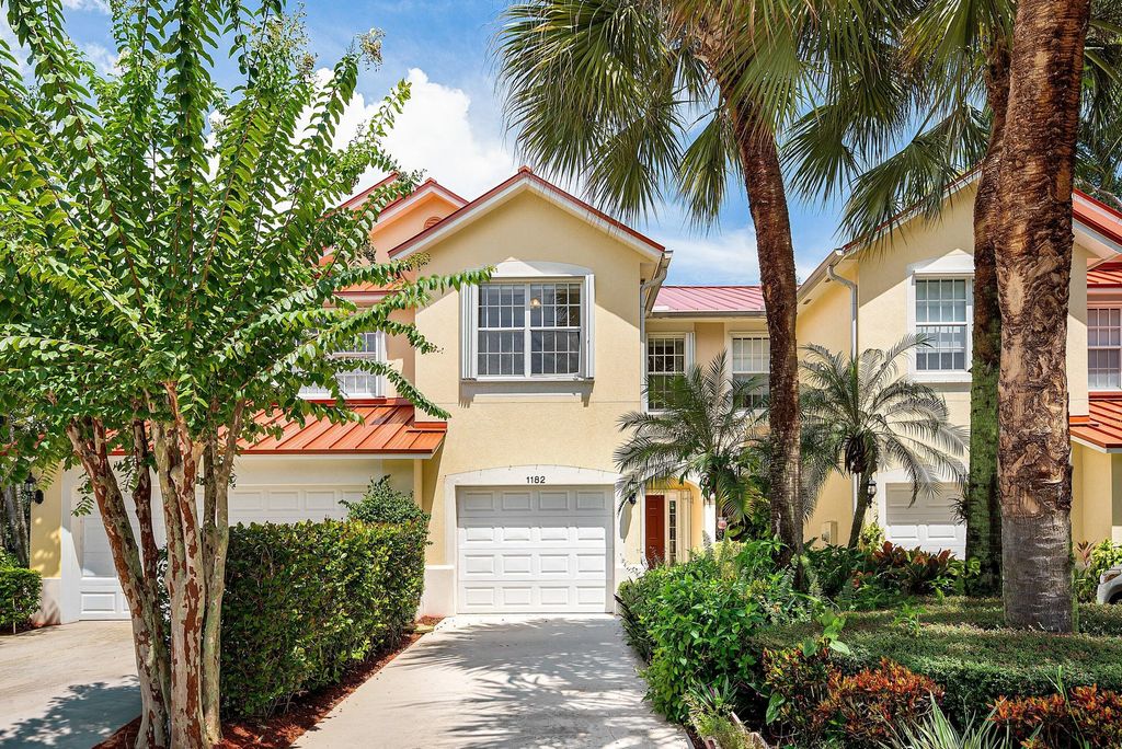 1182 Pinewood Lake Court, Greenacres