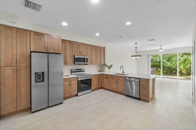 5 of 40 - 1182 Pinewood Lake Court, Greenacres, FL
