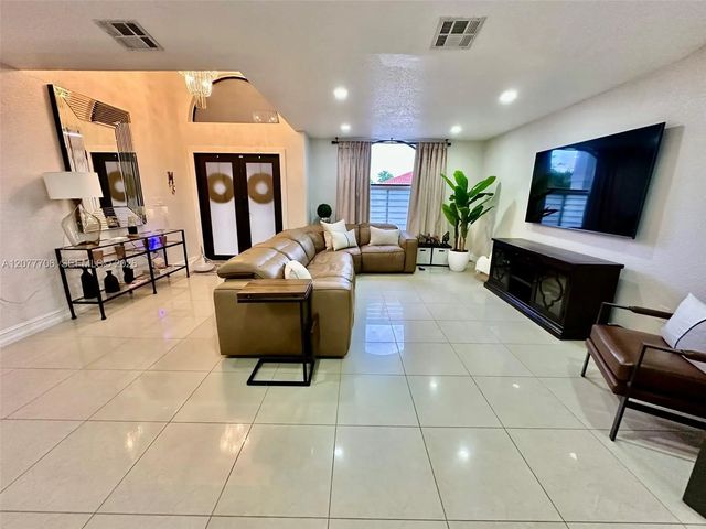 9021 Nw 150th Terrace, Miami Lakes